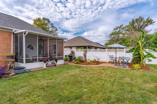 200 Westbriar Road, Newburgh, IN 47630