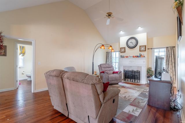 200 Westbriar Road, Newburgh, IN 47630