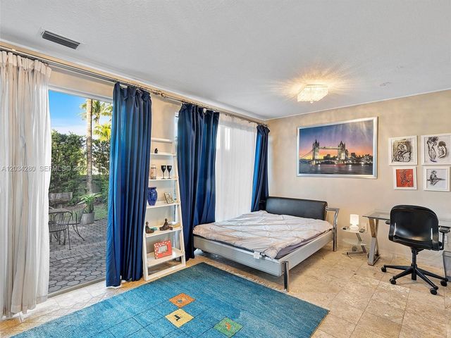 21399 Marina Cove Circle M12, Aventura, FL 33180