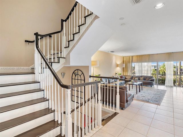 21399 Marina Cove Circle M12, Aventura, FL 33180