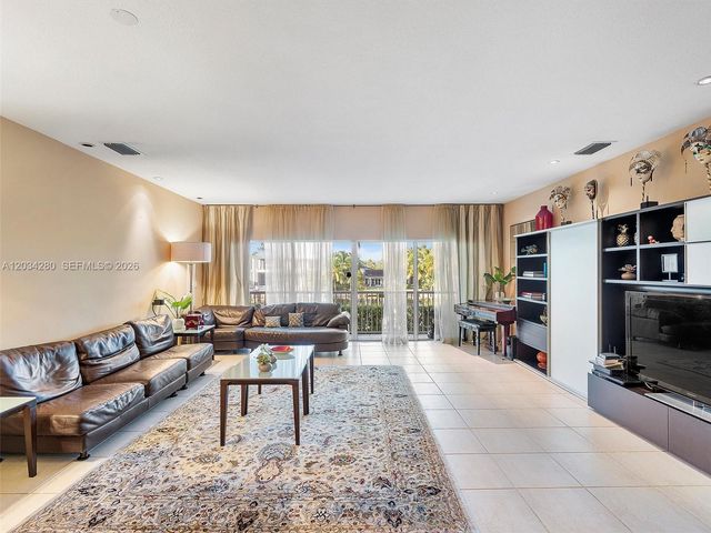 21399 Marina Cove Circle M12, Aventura, FL 33180