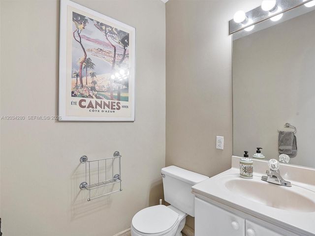 21399 Marina Cove Circle M12, Aventura, FL 33180