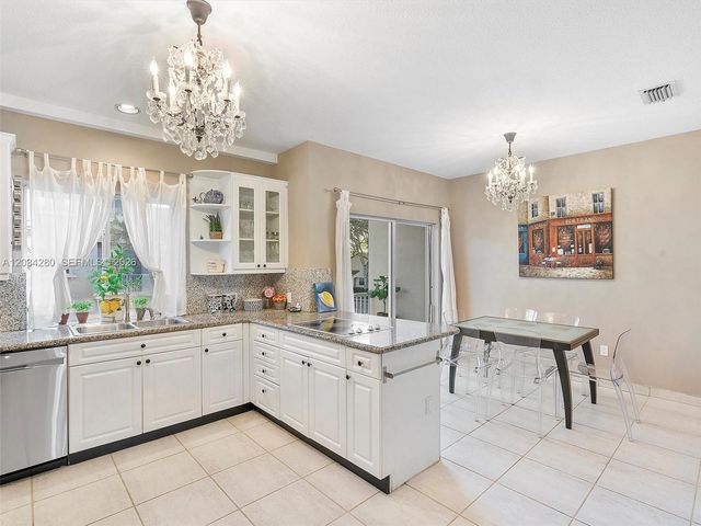 21399 Marina Cove Circle M12, Aventura, FL 33180