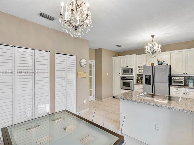21399 Marina Cove Circle M12, Aventura, FL 33180
