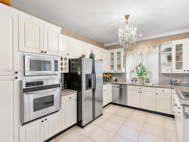 21399 Marina Cove Circle M12, Aventura, FL 33180