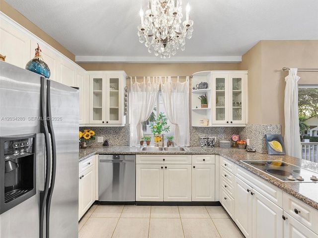 21399 Marina Cove Circle M12, Aventura, FL 33180