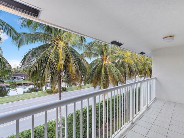21399 Marina Cove Circle M12, Aventura, FL 33180