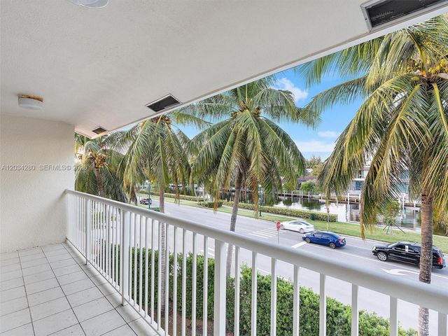 21399 Marina Cove Circle M12, Aventura, FL 33180