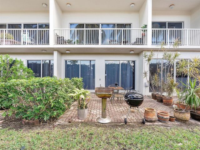 21399 Marina Cove Circle M12, Aventura, FL 33180