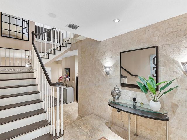 21399 Marina Cove Circle M12, Aventura, FL 33180