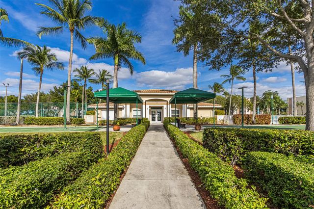 9539 W Weldon Circle F-201, Tamarac, FL 33321