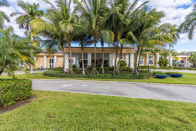 9539 W Weldon Circle F-201, Tamarac, FL 33321