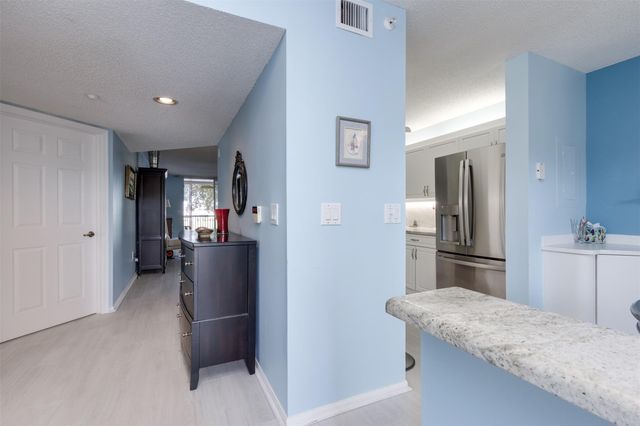 9539 W Weldon Circle F-201, Tamarac, FL 33321