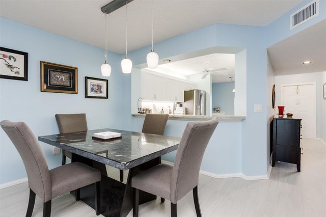 9539 W Weldon Circle F-201, Tamarac, FL 33321