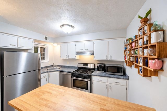 100 Merrimack Ave 132, Dracut, MA 01826