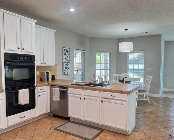 2004 Melrose Place, Kathleen, GA 31047