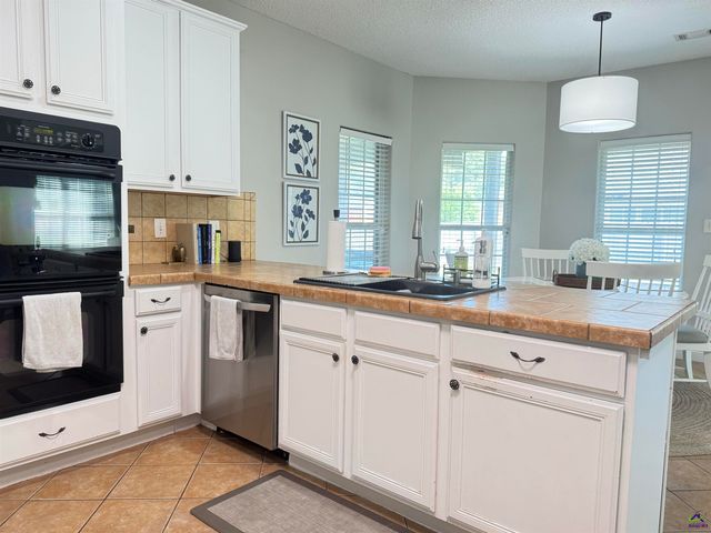 2004 Melrose Place, Kathleen, GA 31047