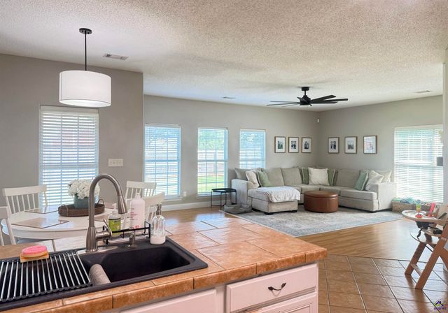 2004 Melrose Place, Kathleen, GA 31047