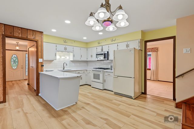 17325 Locust Avenue, Tinley Park, IL 60487