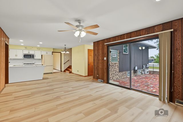 17325 Locust Avenue, Tinley Park, IL 60487