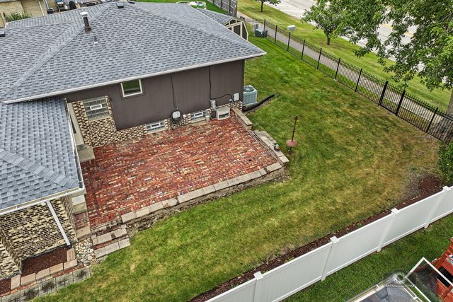 17325 Locust Avenue, Tinley Park, IL 60487