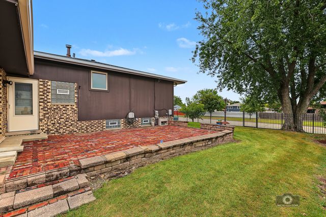 17325 Locust Avenue, Tinley Park, IL 60487