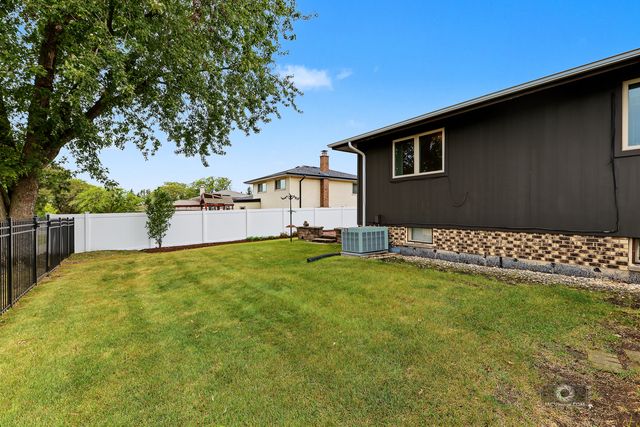 17325 Locust Avenue, Tinley Park, IL 60487