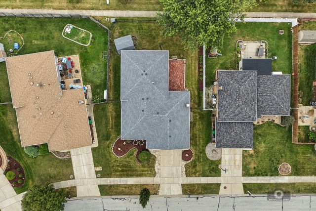 17325 Locust Avenue, Tinley Park, IL 60487