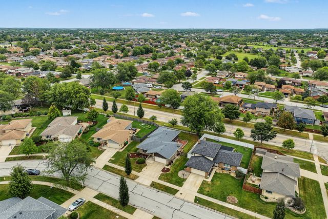 17325 Locust Avenue, Tinley Park, IL 60487