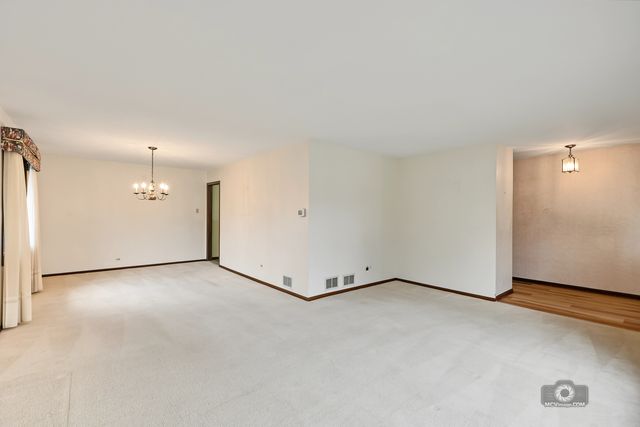 17325 Locust Avenue, Tinley Park, IL 60487