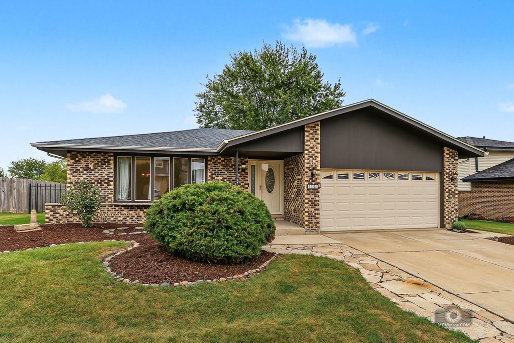 17325 Locust Avenue, Tinley Park, IL 60487