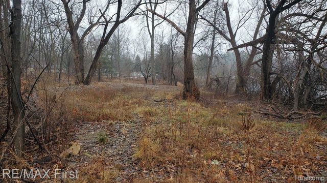 4330 HATCHERY Road, Waterford Charter Township, MI 48329