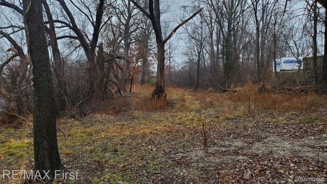 4330 HATCHERY Road, Waterford Charter Township, MI 48329