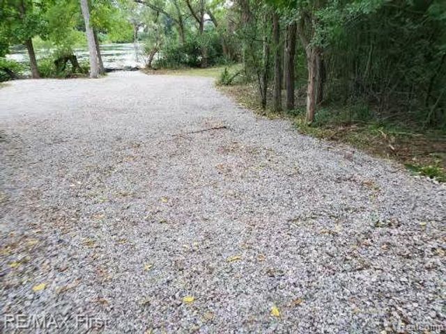 4330 HATCHERY Road, Waterford Charter Township, MI 48329
