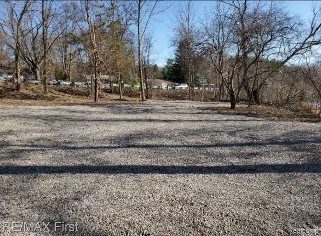 4330 HATCHERY Road, Waterford Charter Township, MI 48329