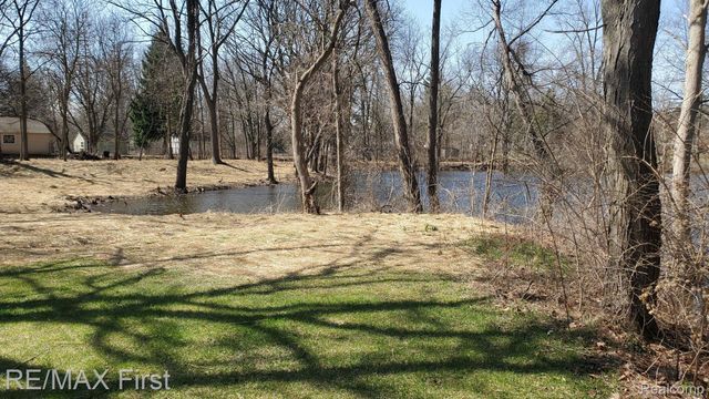 4330 HATCHERY Road, Waterford Charter Township, MI 48329