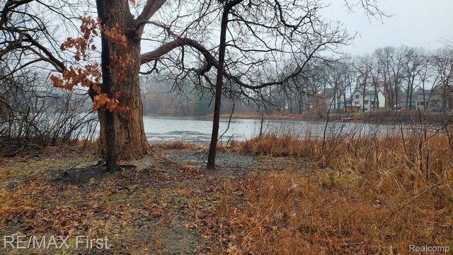 4330 HATCHERY Road, Waterford Charter Township, MI 48329