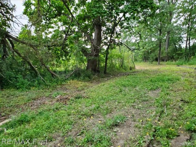 4330 HATCHERY Road, Waterford Charter Township, MI 48329