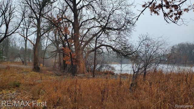 4330 HATCHERY Road, Waterford Charter Township, MI 48329