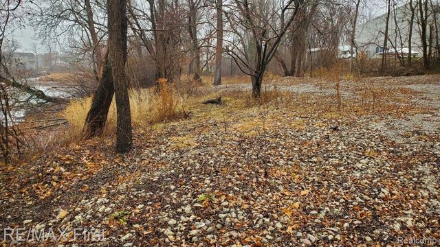 4330 HATCHERY Road, Waterford Charter Township, MI 48329