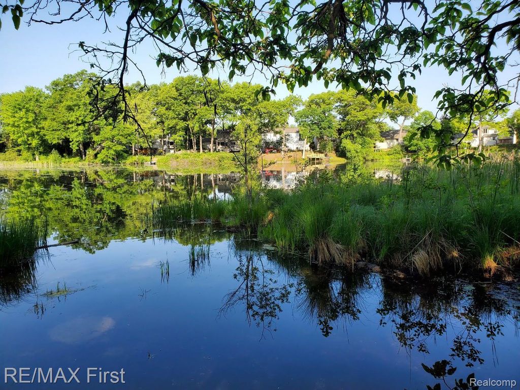 4330 HATCHERY Road, Waterford Charter Township, MI 48329