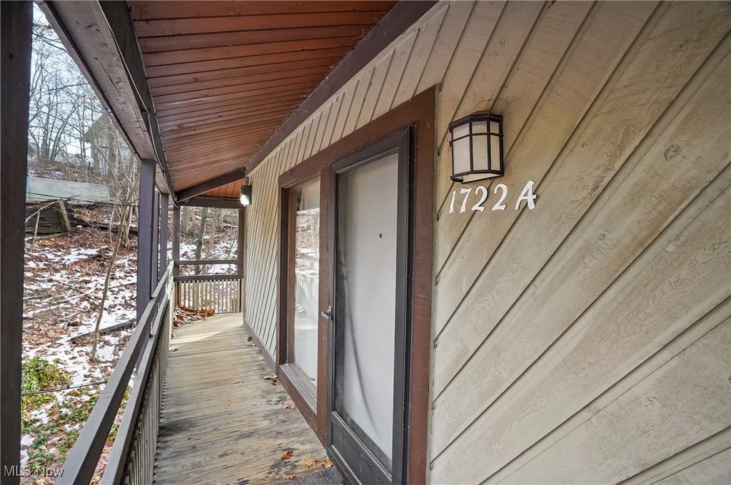 1722 Treetop Trail 11, Akron, OH 44313