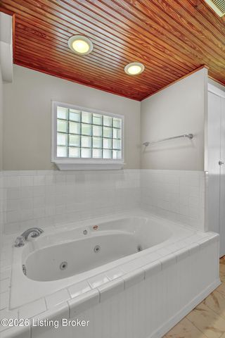 2903 Lindsay Ave, Louisville, KY 40206
