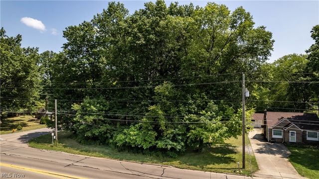 S Meridian Road, Youngstown, OH 44511