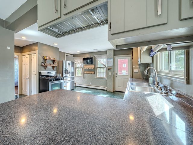 23 Henry St, Saugus, MA 01906