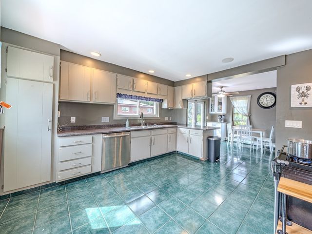 23 Henry St, Saugus, MA 01906