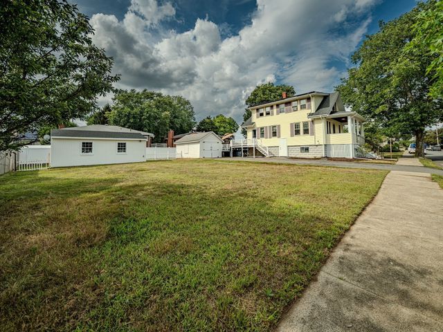 23 Henry St, Saugus, MA 01906
