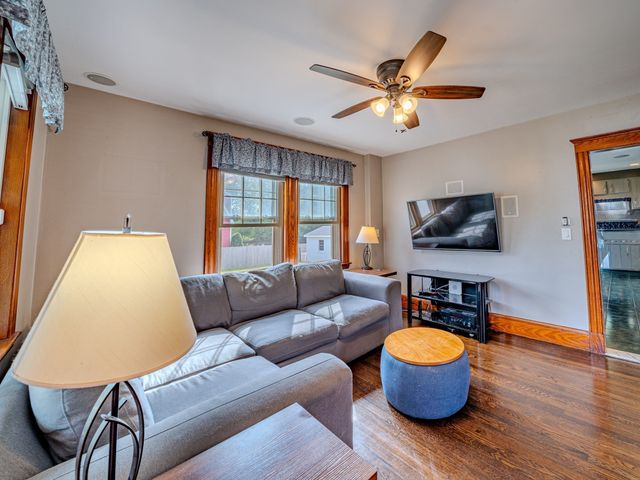 23 Henry St, Saugus, MA 01906