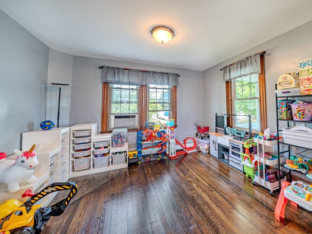 23 Henry St, Saugus, MA 01906