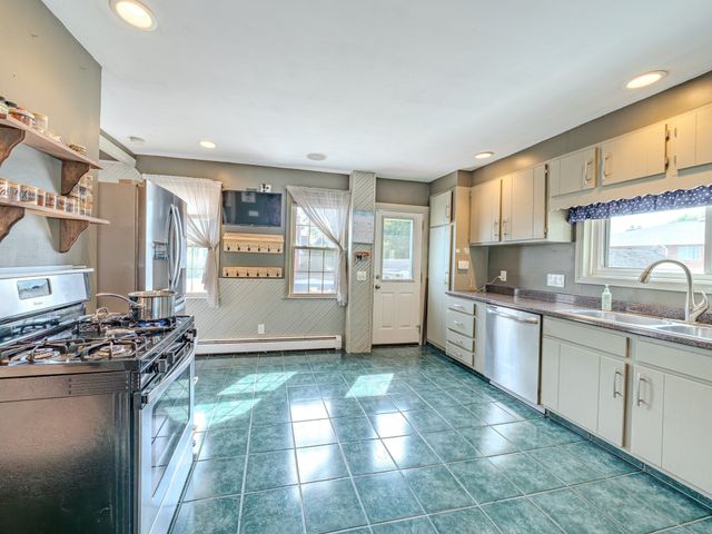 23 Henry St, Saugus, MA 01906